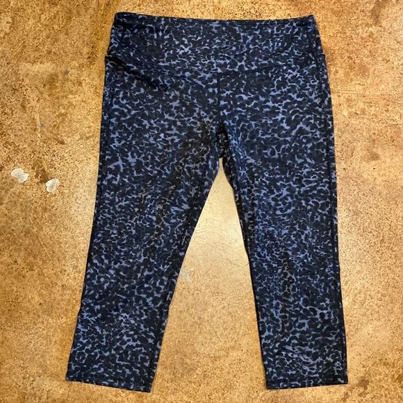 Athleta black and grey‎ soft floral Cropped running workout exercise Leggings - Picture 1 of 5